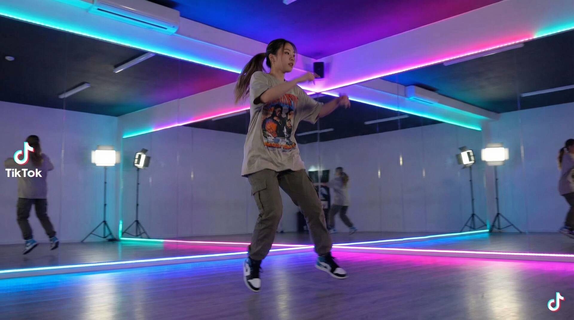 姐弟乱伦美少女写真视频